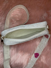 Load image into Gallery viewer, OMBRÉ HEART Beaded Bag
