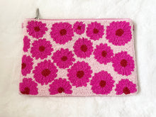 Load image into Gallery viewer, Daisy Pink Beaded Purse
