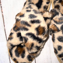 Load image into Gallery viewer, Camel Leopard Slippers
