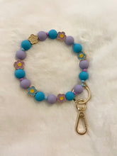 Load image into Gallery viewer, Colorful Daisy Keychain
